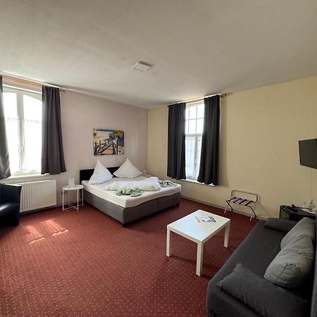 Hotel-Restaurant Christine Lübz Extérieur photo